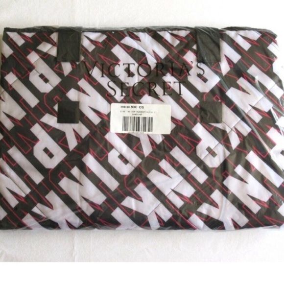 WORK OUT GYM or BEACH PERFECT 😍 Brand New Quilted Mat Size 57”by 52” - Picture 5 of 7